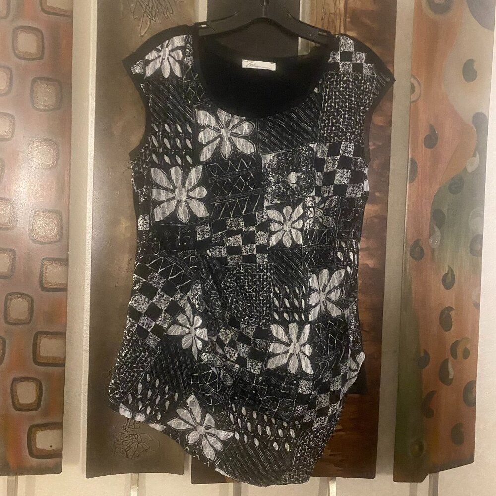 Zoe Black and White Fabulous Top - Size L